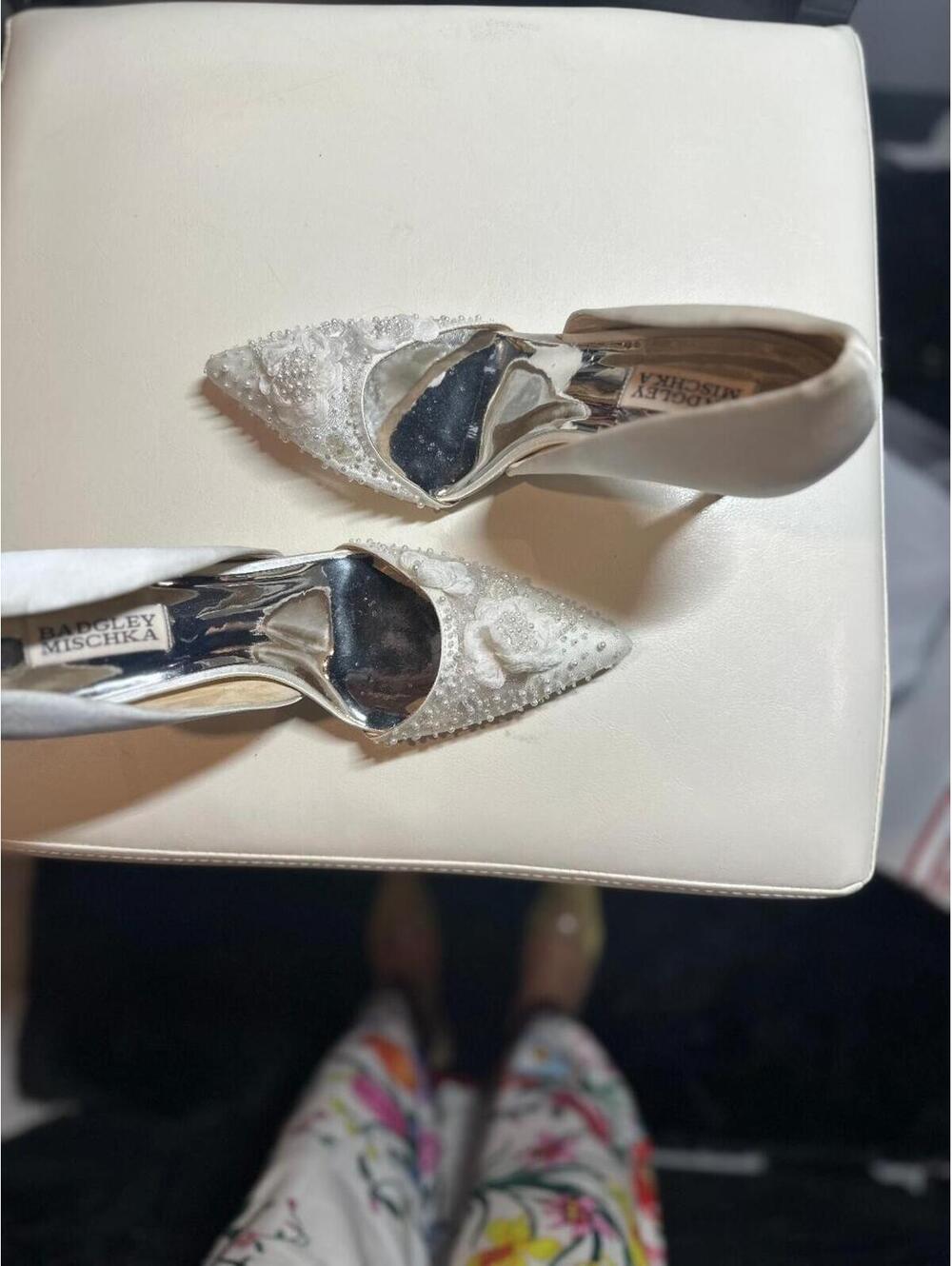 Badgley Mischka Ivory Satin Embellished Bridal Heels Pumps Women’s Size 9 Weddin - Picture 6 of 7